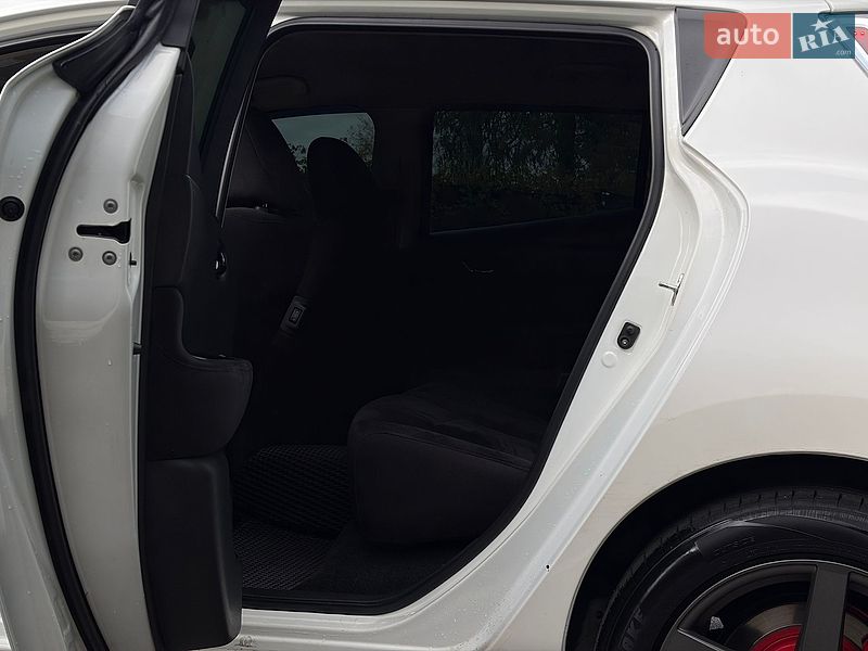 Хэтчбек Nissan Leaf 2013 в Одессе