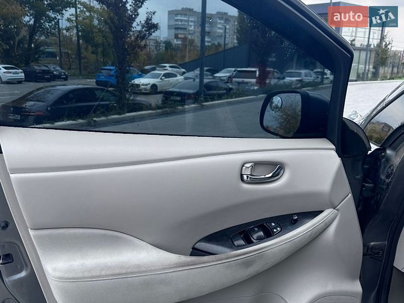 Хэтчбек Nissan Leaf 2015 в Кропивницком фото 13 Хэтчбек Nissan Leaf 2015 в Кропивницком