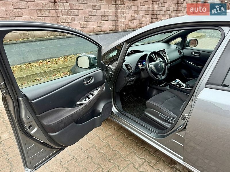 Хетчбек Nissan Leaf 2013 в Рівному