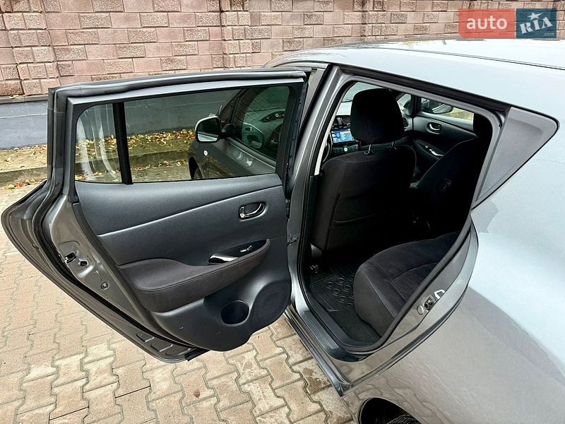 Хетчбек Nissan Leaf 2013 в Рівному