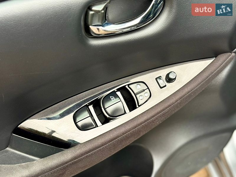 Хетчбек Nissan Leaf 2013 в Рівному