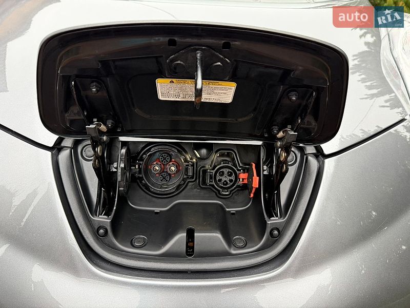 Хетчбек Nissan Leaf 2013 в Рівному