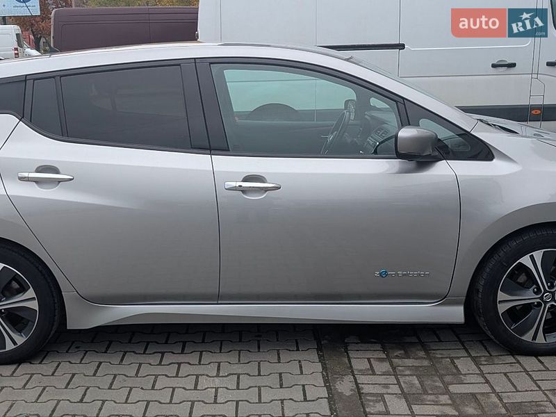 Хэтчбек Nissan Leaf 2018 в Черновцах