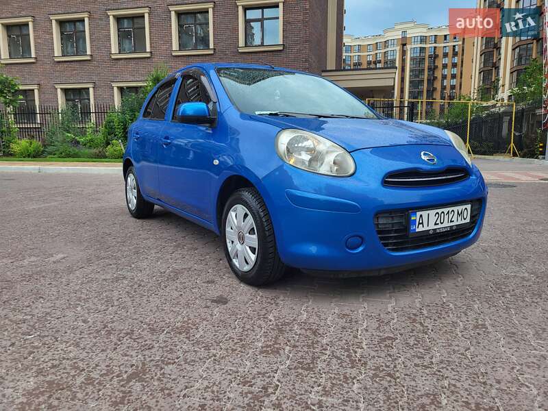 Хэтчбек Nissan March 2012 в Вишневом