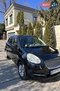 Хэтчбек Nissan March 2012 в 