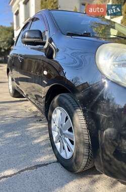 Хэтчбек Nissan March 2012 в 