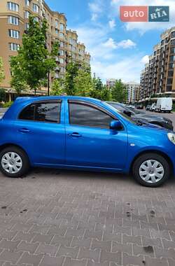 Хэтчбек Nissan March 2012 в Вишневом