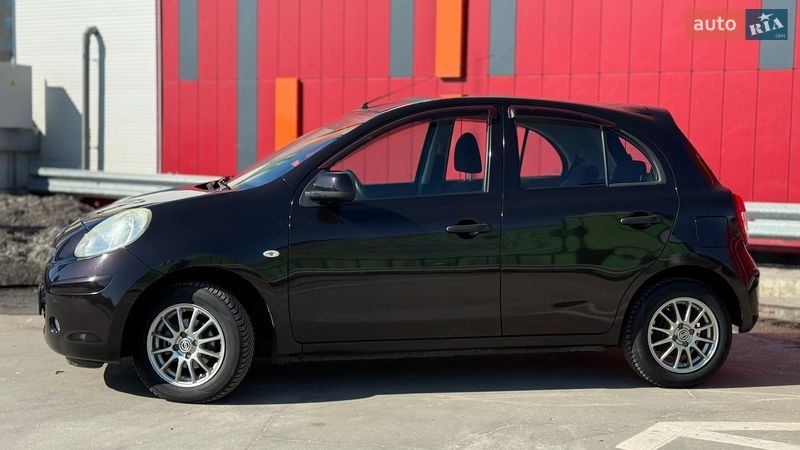 Хэтчбек Nissan March 2013 в Киеве