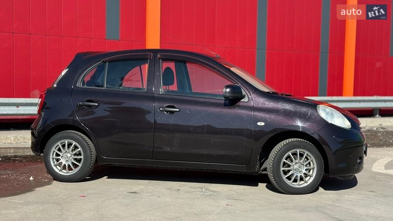 Хэтчбек Nissan March 2013 в Киеве