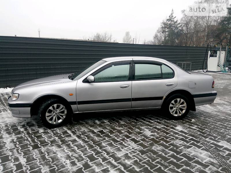 Седан Nissan Maxima 1995 в Сумах