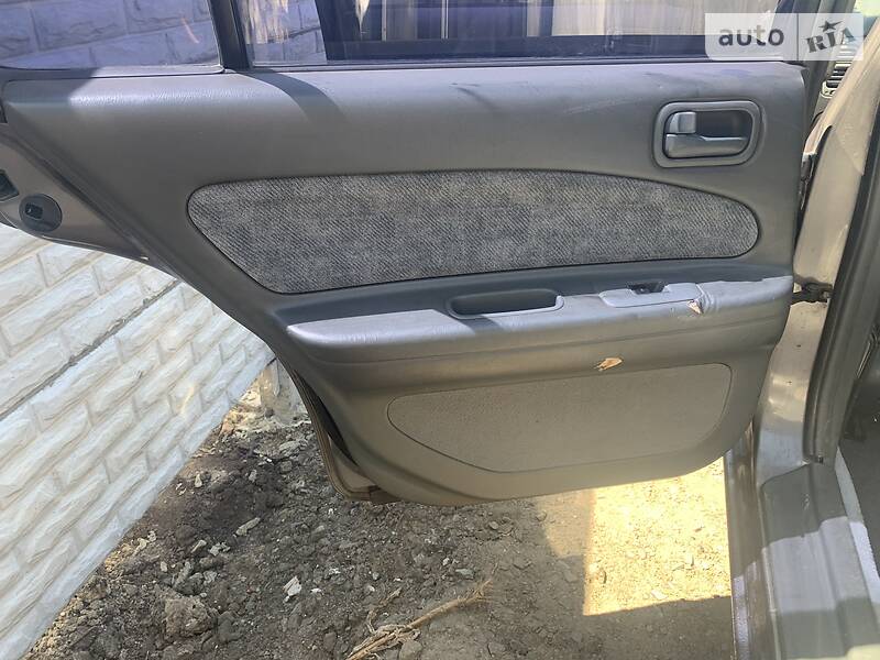 Седан Nissan Maxima 1997 в Харкові