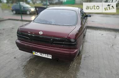 Седан Nissan Maxima 1998 в Луцке