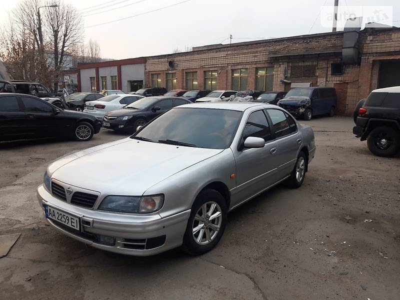 Седан Nissan Maxima 1998 в Киеве