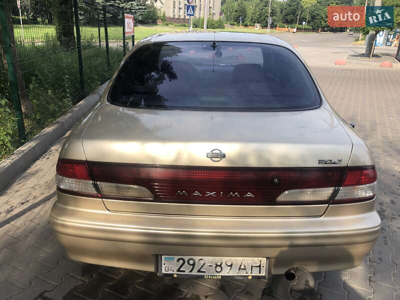 Седан Nissan Maxima 1998 в Кривом Роге
