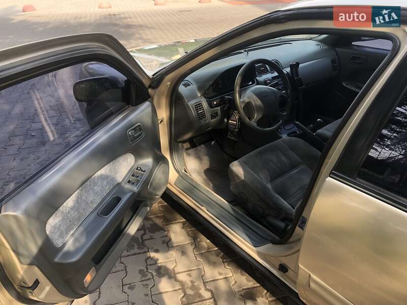 Седан Nissan Maxima 1998 в Кривом Роге