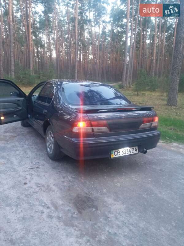 Седан Nissan Maxima 1998 в Сновске