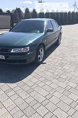 Седан Nissan Maxima 1995 в Стрые