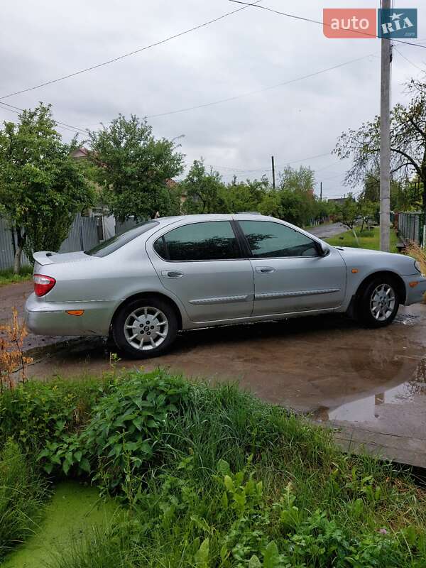 Седан Nissan Maxima 2001 в Ужгороде
