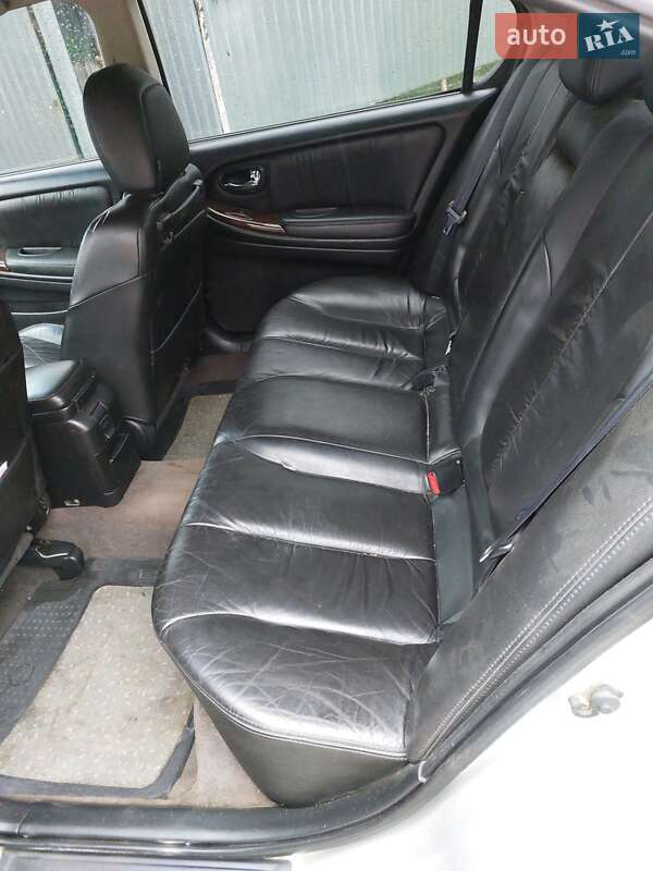 Седан Nissan Maxima 2001 в Ужгороде