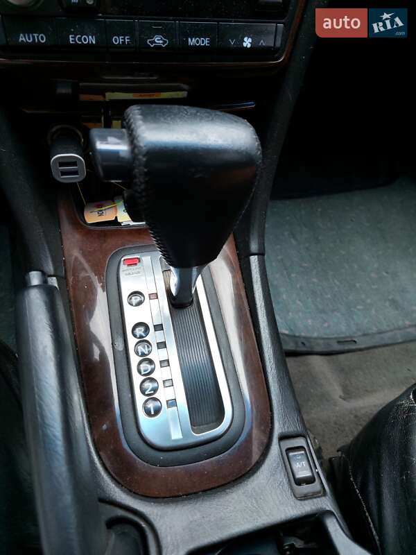 Седан Nissan Maxima 2001 в Ужгороде