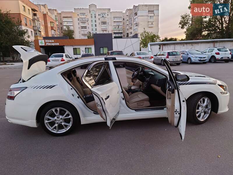 Седан Nissan Maxima 2014 в Полтаві