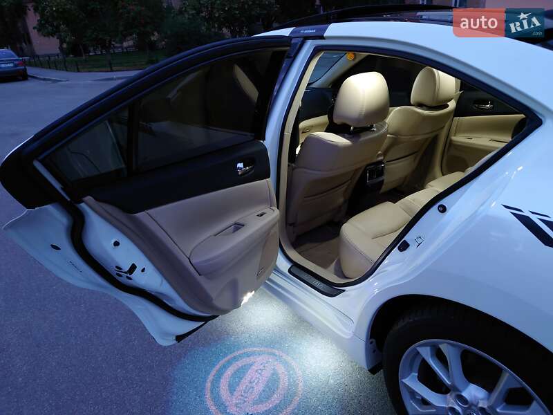 Седан Nissan Maxima 2014 в Полтаві