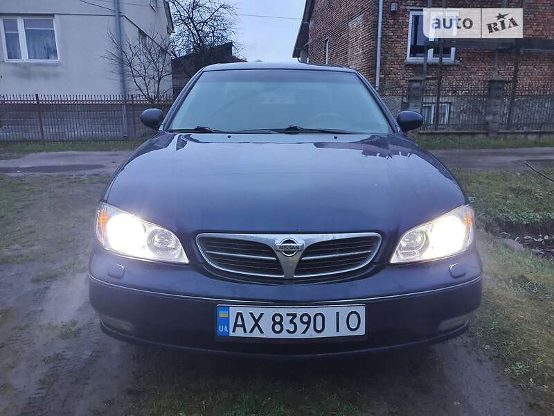 Седан Nissan Maxima 2000 в Львове