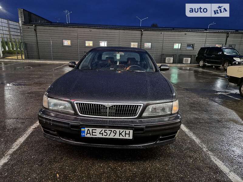 Седан Nissan Maxima 1996 в Днепре