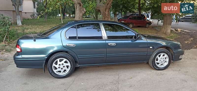 Седан Nissan Maxima 1996 в Одесі