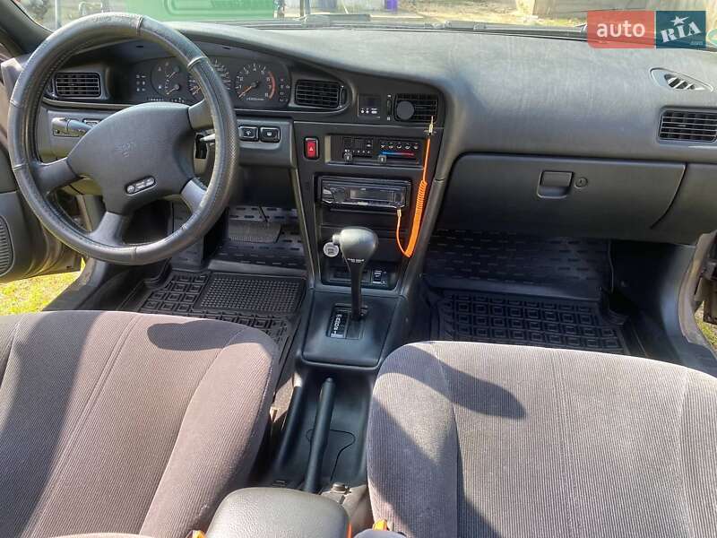 Седан Nissan Maxima 1992 в Луцьку