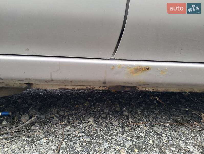 Седан Nissan Maxima 2002 в Новомосковську