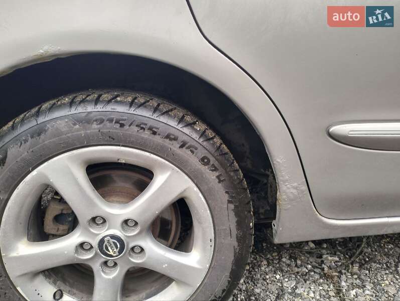 Седан Nissan Maxima 2002 в Новомосковську