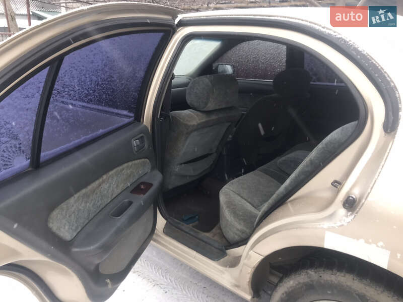 Седан Nissan Maxima 1998 в Днепре