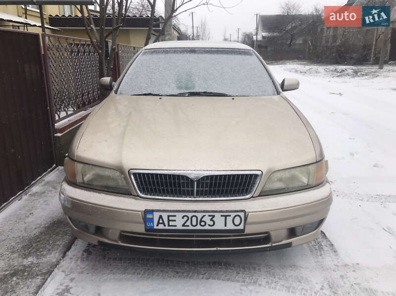 Седан Nissan Maxima 1998 в Днепре