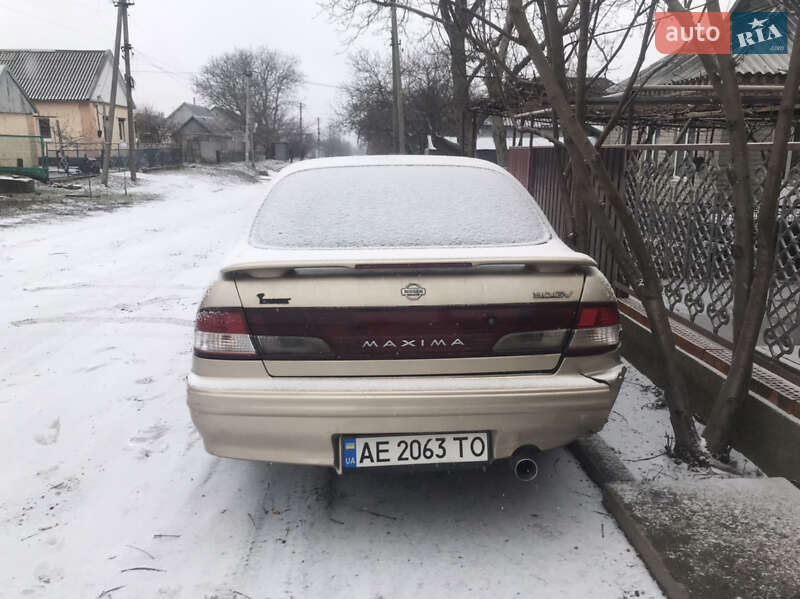 Седан Nissan Maxima 1998 в Днепре