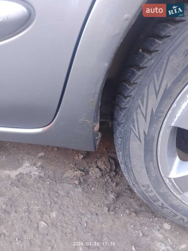 Седан Nissan Maxima 2004 в Сараті