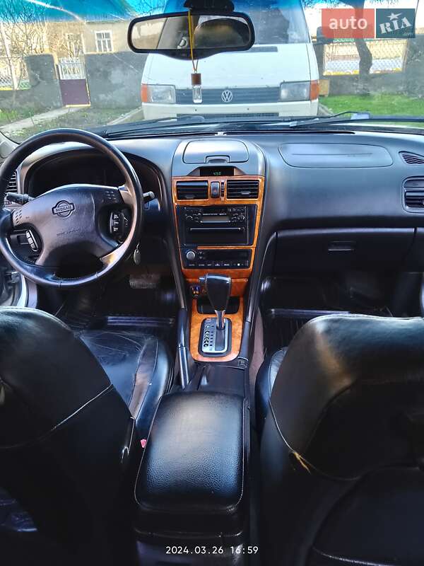 Седан Nissan Maxima 2004 в Сараті