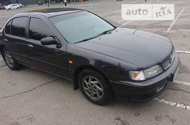 Седан Nissan Maxima 1995 в Киеве