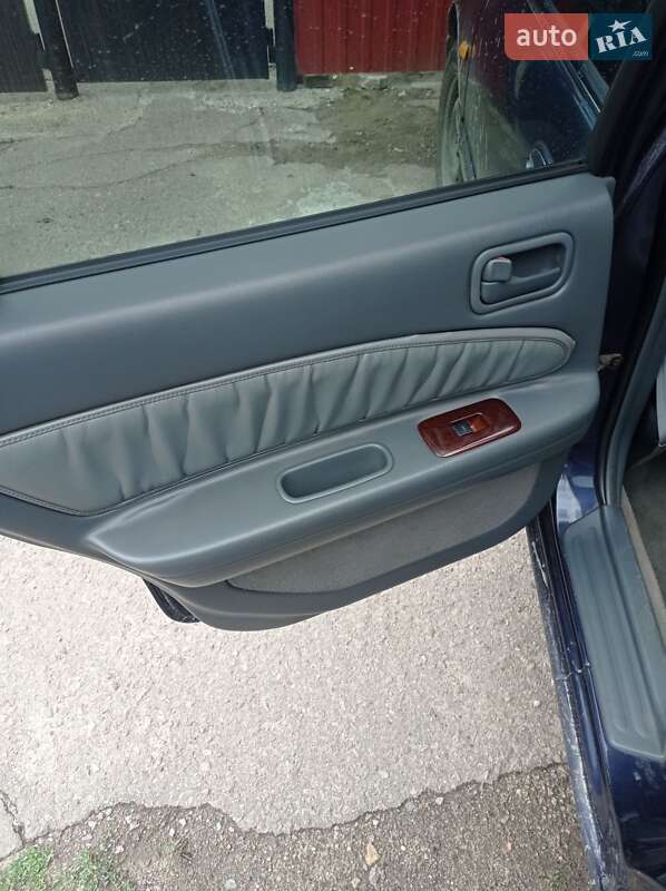 Седан Nissan Maxima 1996 в Одессе