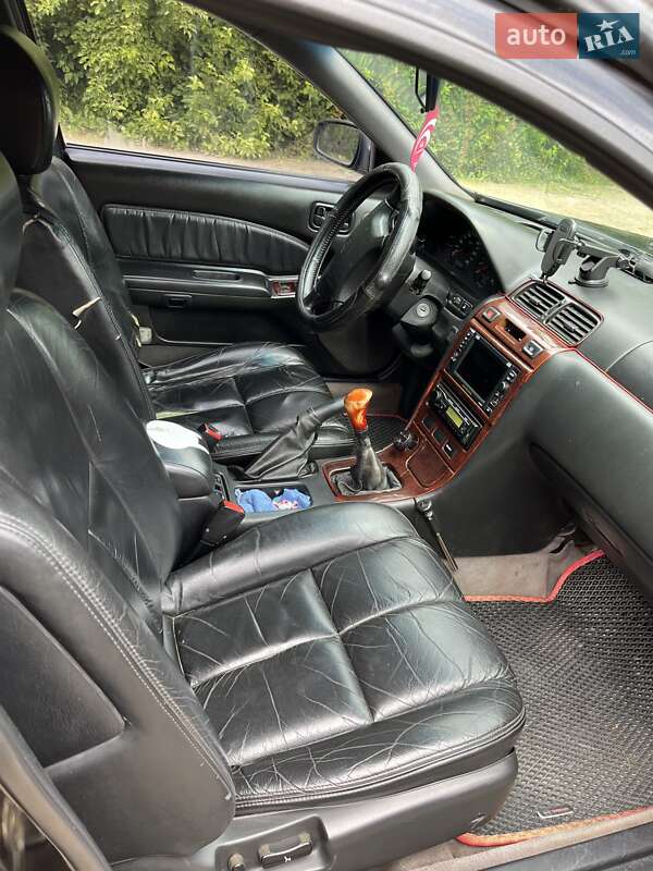 Седан Nissan Maxima 2000 в Сарнах