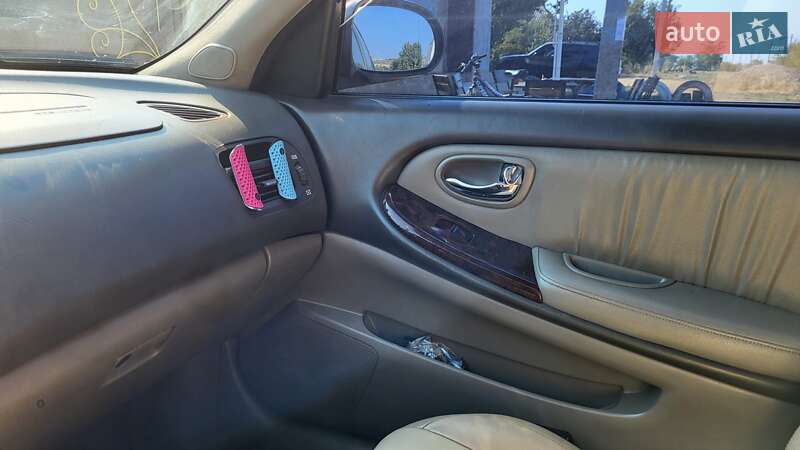 Седан Nissan Maxima 2000 в Миколаєві