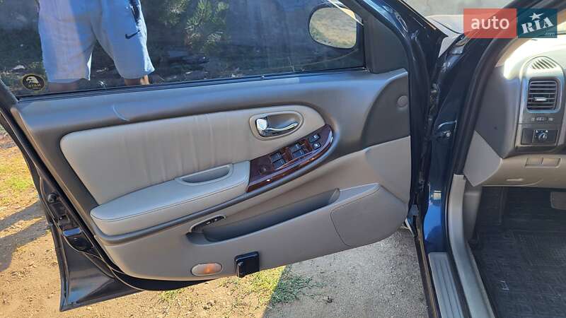 Седан Nissan Maxima 2000 в Миколаєві