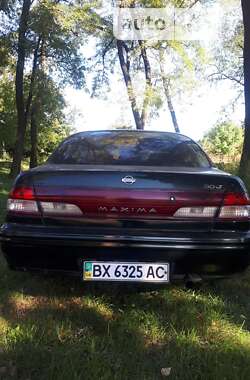 Седан Nissan Maxima 1998 в Староконстантинове