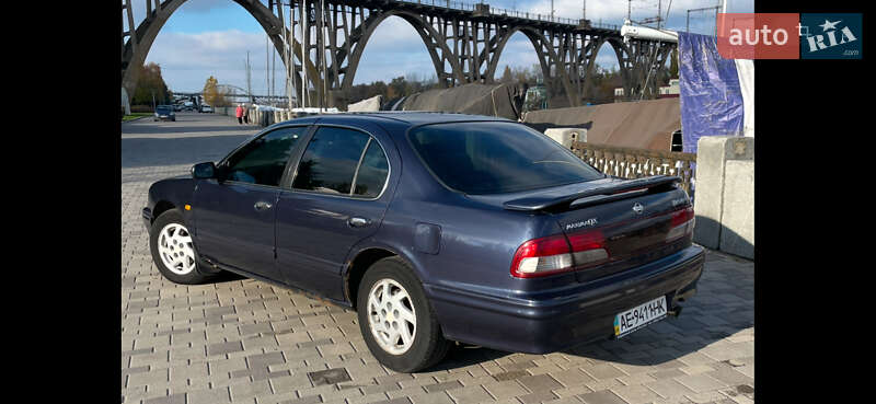 Седан Nissan Maxima 1998 в Днепре
