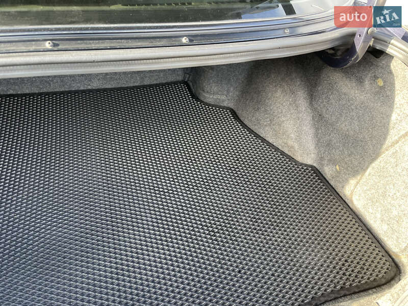 Седан Nissan Maxima 1998 в Днепре