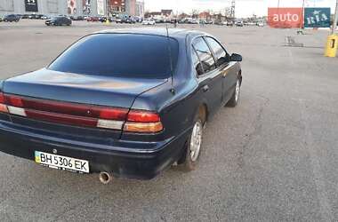 Седан Nissan Maxima 1996 в Южном