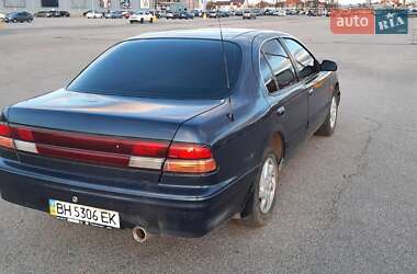 Седан Nissan Maxima 1996 в Южном