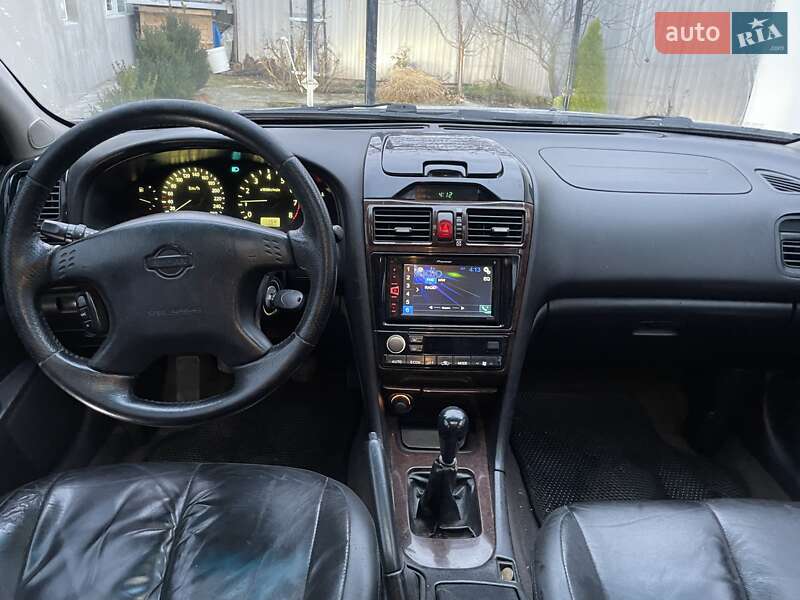 Седан Nissan Maxima 2001 в Днепре