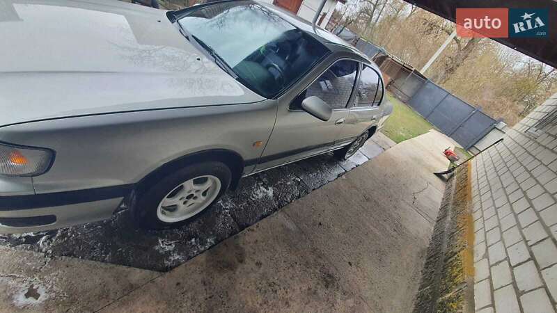 Седан Nissan Maxima 1996 в Верхней Сыроватке