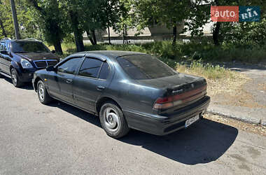 Седан Nissan Maxima 1996 в Днепре